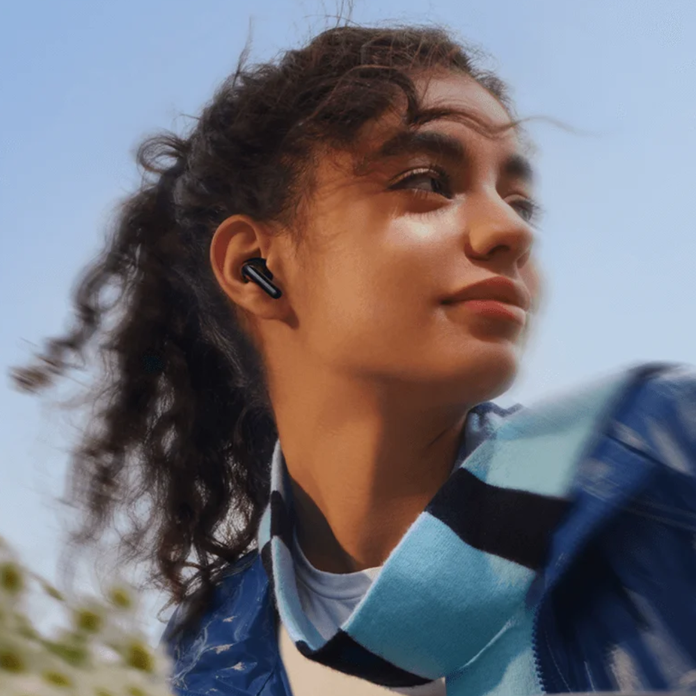 Xiamoi Redmi Buds 8 Lite Black on a girl